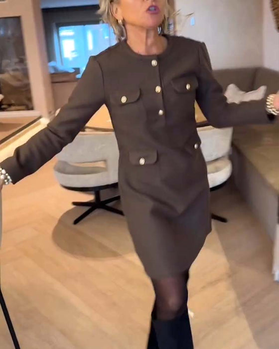 Elegantes und schlankes Kleid im Chanel-Stil