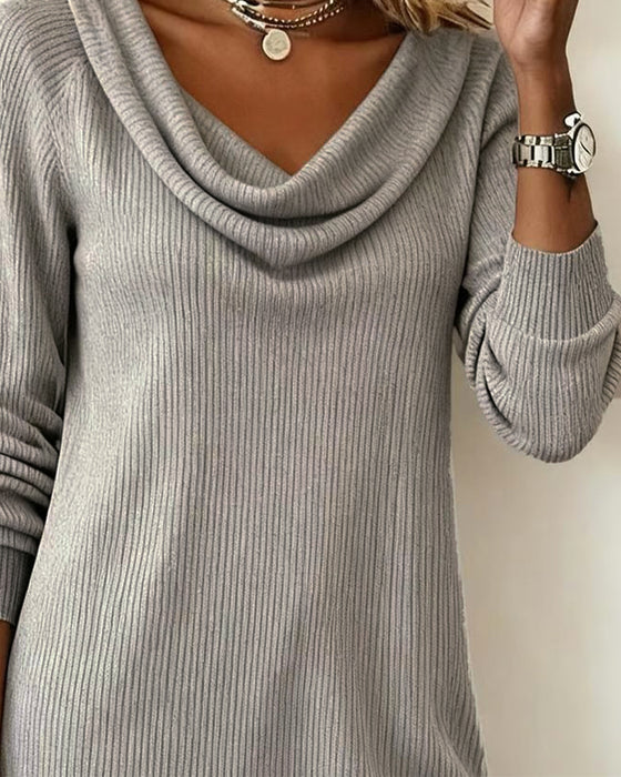 Gerade Geschnittenes Kleid Mit Langen Ärmeln Und Kuschelkragen