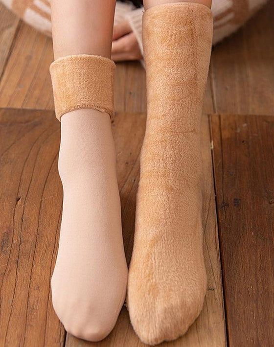 Weiche plüsch-bodensocken für den winter