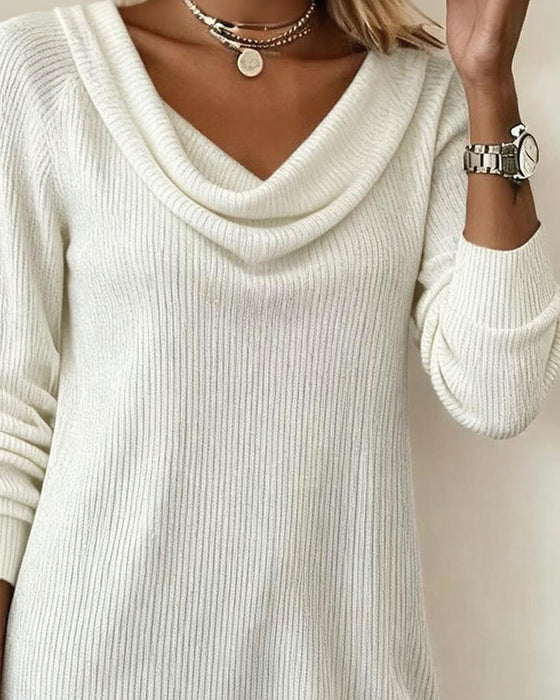 Gerade Geschnittenes Kleid Mit Langen Ärmeln Und Kuschelkragen