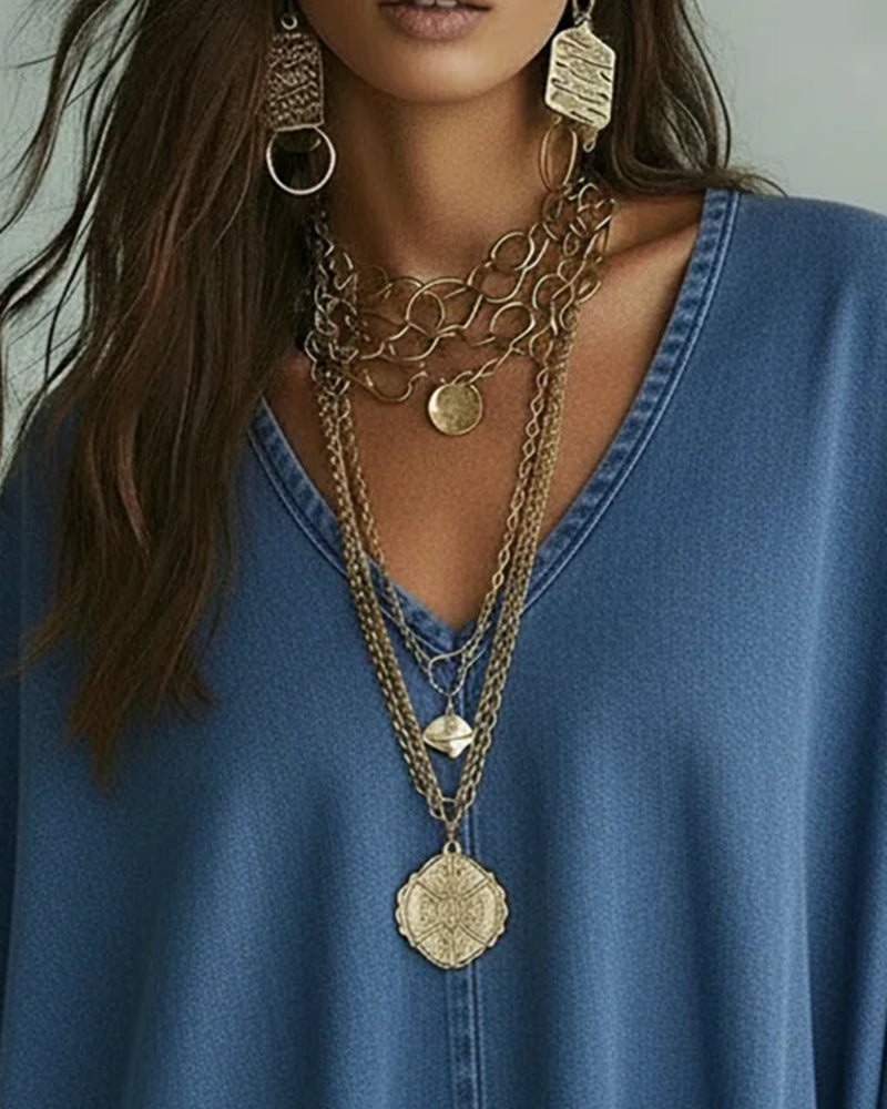 Bluse mit asymmetrischem V-Ausschnitt aus lockerem Denim