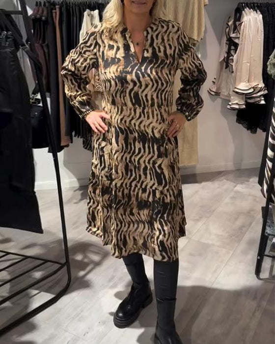 Kleid Mit V-Ausschnitt, Retro-Stil Und Geradem Schnitt