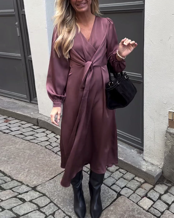 Elegantes Uni-Kleid mit V-Ausschnitt