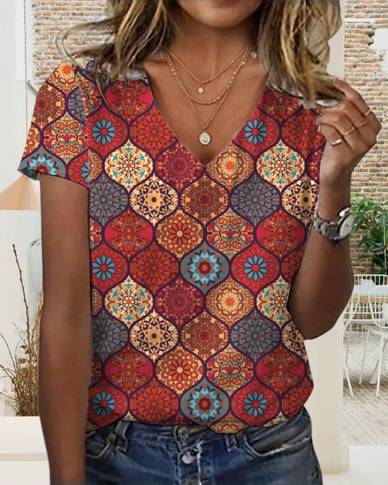 V - Hals T - Shirt Mit Retro Druck