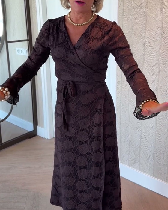 Modisches Kleid mit Trompetenärmeln und V-Ausschnitt