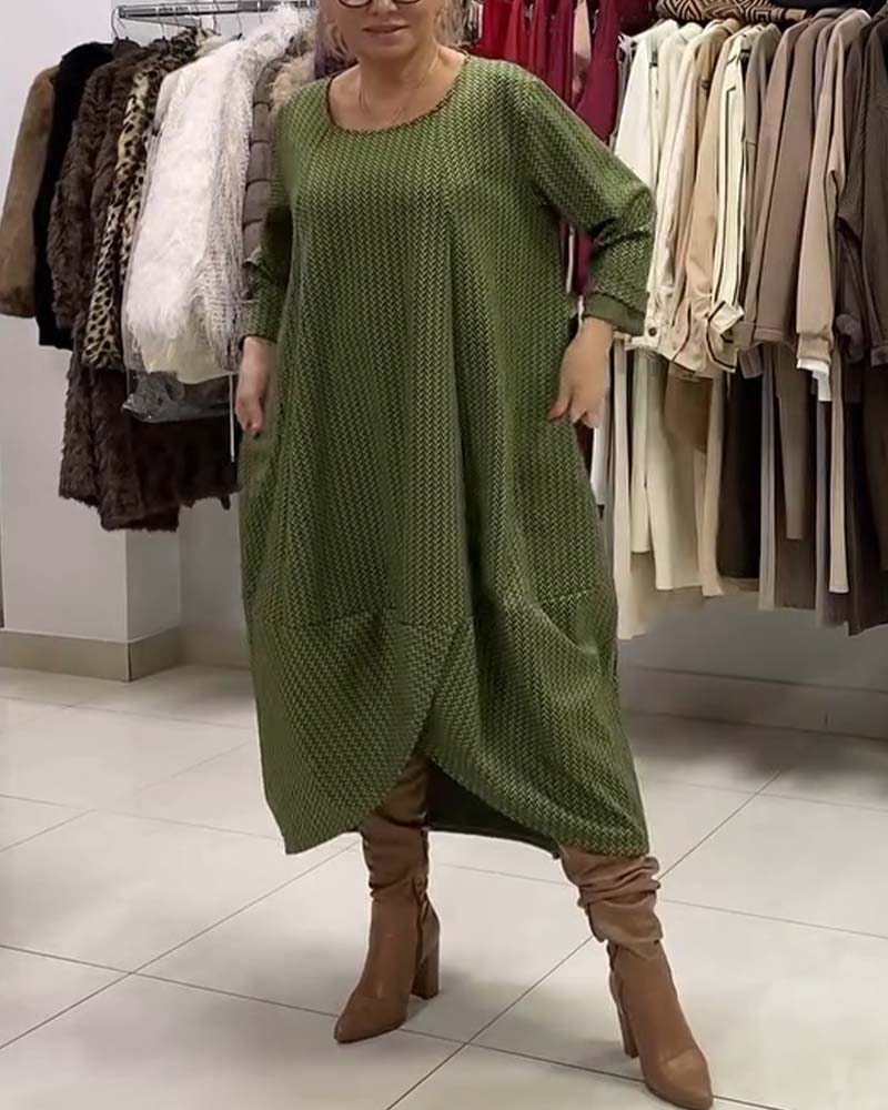 Kleid mit Rundhalsausschnitt in Übergröße und weiter Passform