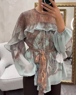 Elegante Bluse mit Print und Rüschen am Rundhalsausschnitt