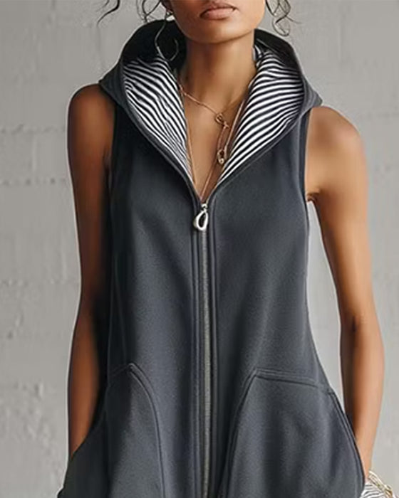 Unifarbener Jumpsuit Mit Kapuze Und Tasche