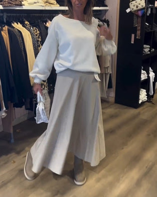 Einfaches Sweatshirt mit kalter Schulter