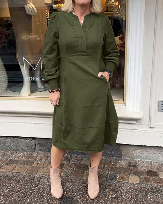Lässiges Retro-Kleid mit langen Ärmeln