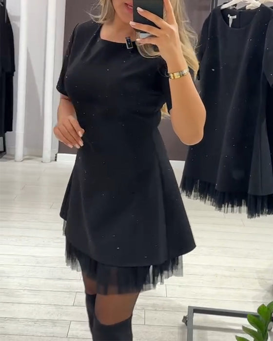 Elegantes Kleid aus schimmerndem Netz-Patchwork