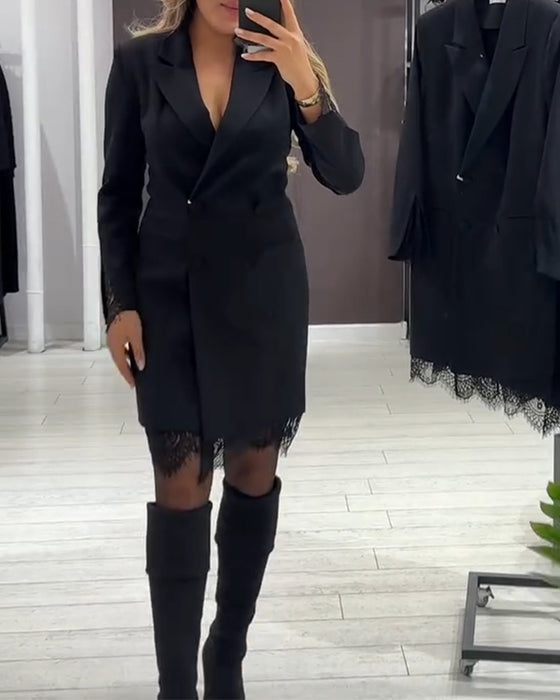 Kleid mit V-Ausschnitt und Einsätzen für die Arbeit