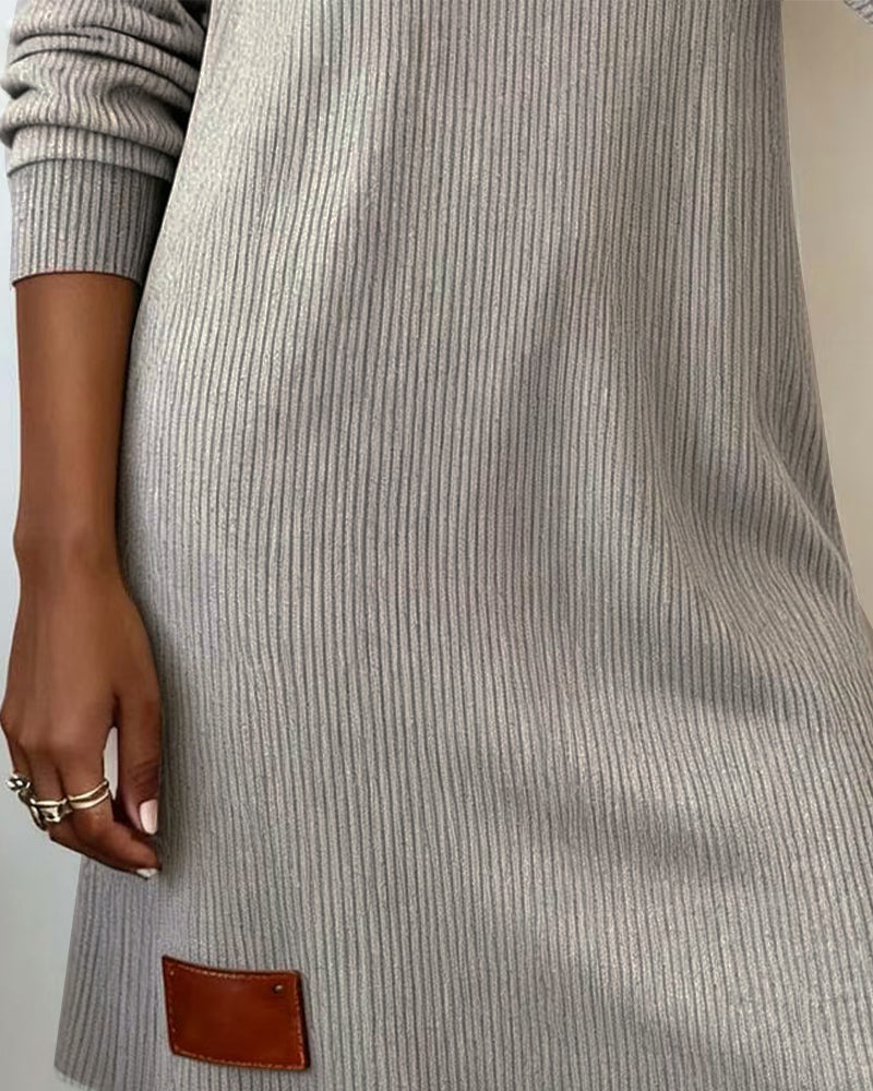 Gerade Geschnittenes Kleid Mit Langen Ärmeln Und Kuschelkragen