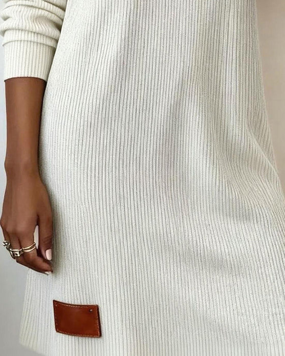 Gerade Geschnittenes Kleid Mit Langen Ärmeln Und Kuschelkragen