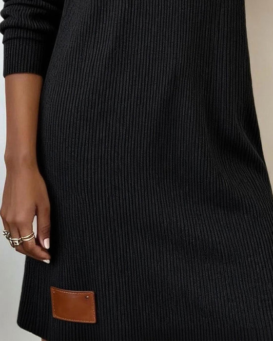 Gerade Geschnittenes Kleid Mit Langen Ärmeln Und Kuschelkragen