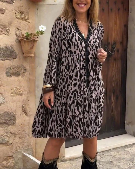 Kleid V-Ausschnitt Leopardenprint Schwingrock
