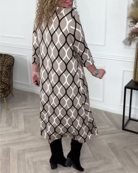 Kleid mit geknöpftem Revers und geometrischem Druck