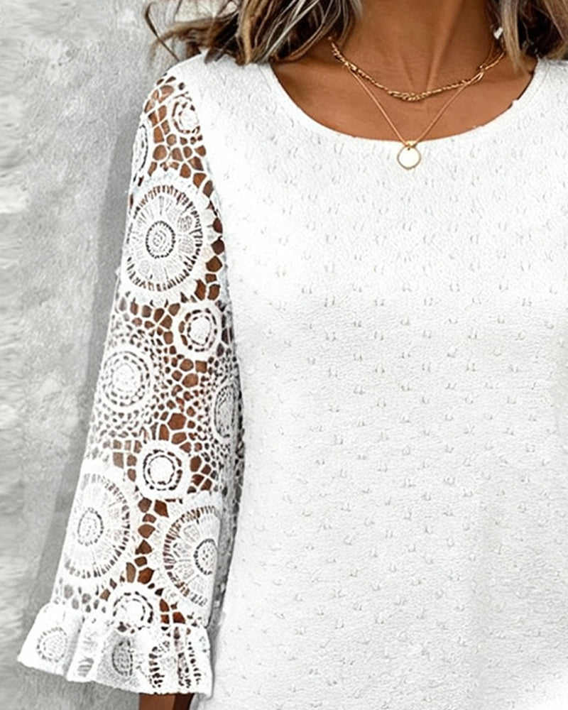 Stilvolle unifarbene Bluse mit Rüschen