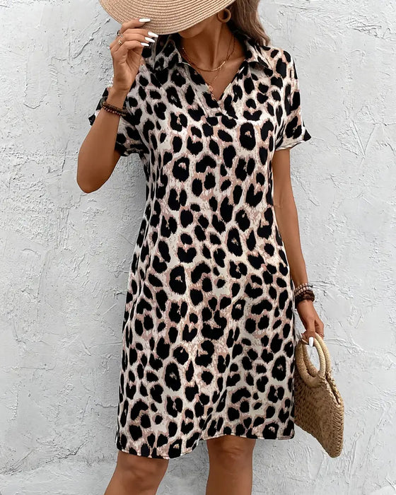 Figurbetontes Kleid Mit Leopardenmuster Und Reverskragen