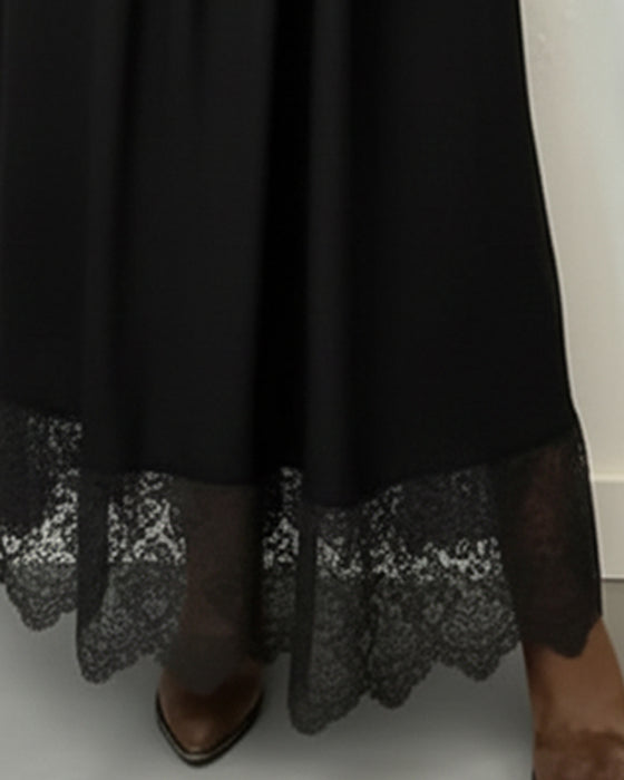 Kleid Mit Spitzen - Detail, V - Ausschnitt Und Plissiertem Design, Elegante Stimmung
