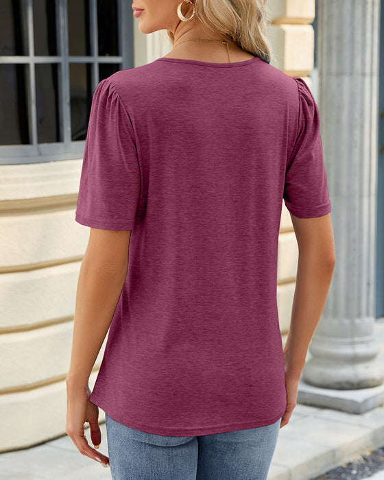 Einfarbiges T-Shirt mit gerafftem U-Ausschnitt