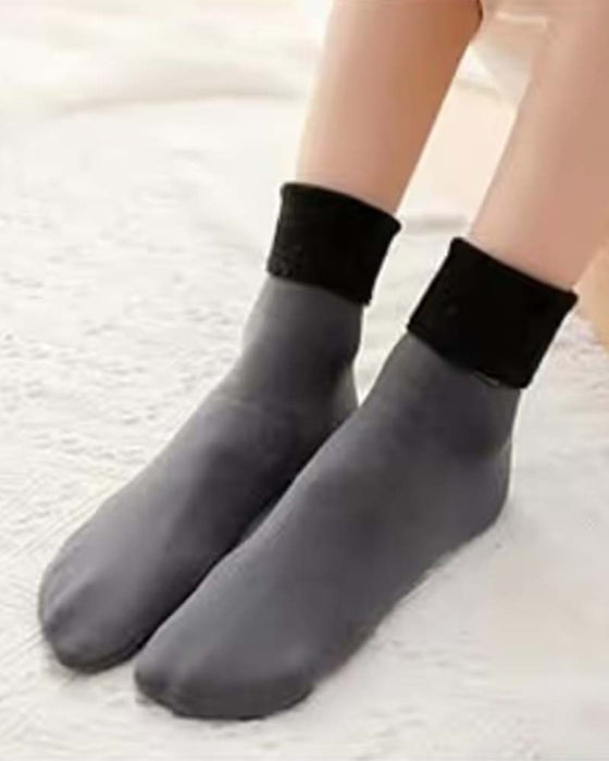Weiche plüsch-bodensocken für den winter