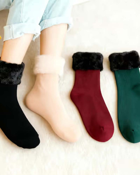 Weiche plüsch-bodensocken für den winter