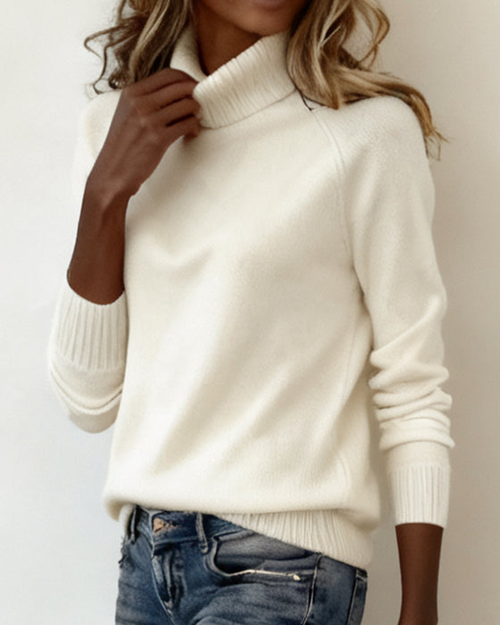 Kurzer Pullover mit Stehkragen und Raglanärmeln