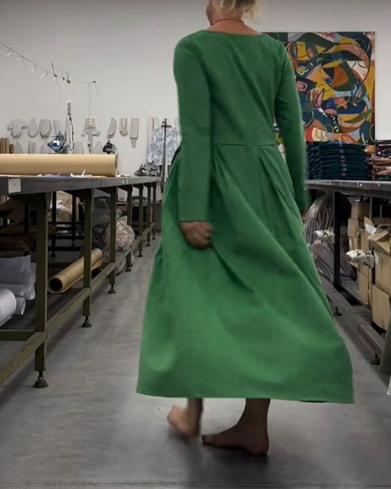 Einfarbiges Kleid mit Rundhalsausschnitt