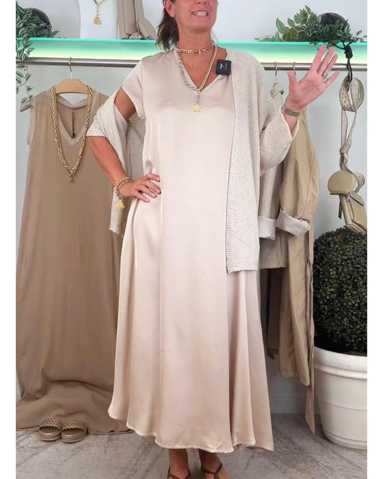Lässiges, einfarbiges kleid mit V-ausschnitt und tasche