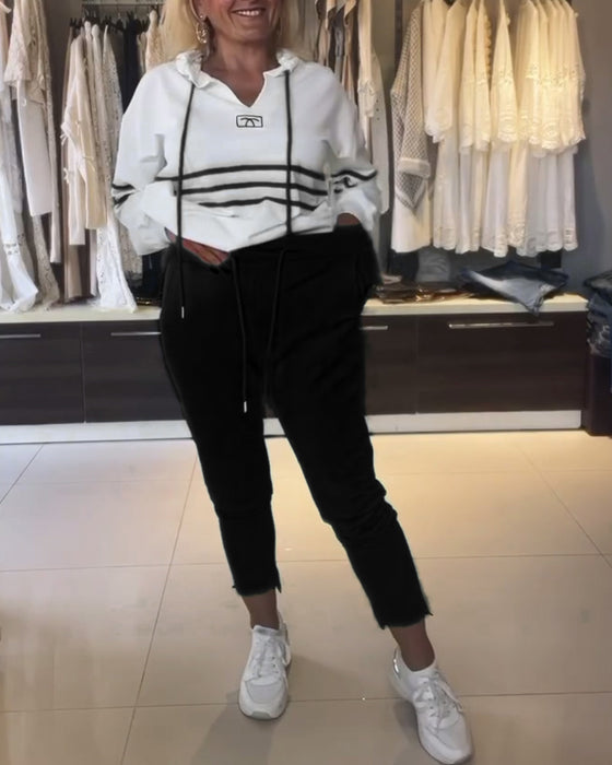 Lässiges kapuzenpullover-set mit streifenmuster