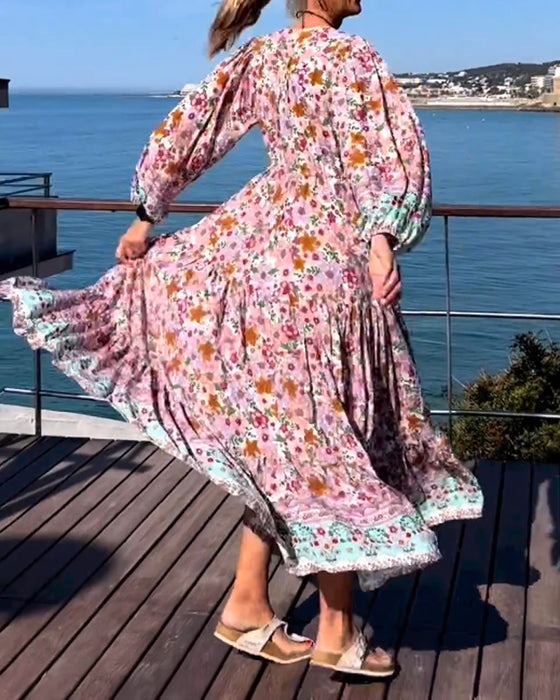 Kleid mit Blumendruck und V-Ausschnitt