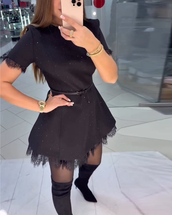 Funkelndes Spitzenkleid mit kurzen Ärmeln und A-Linie