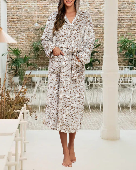 Flanell Robe Mit Leopardmuster Und Elegant Merkmalen