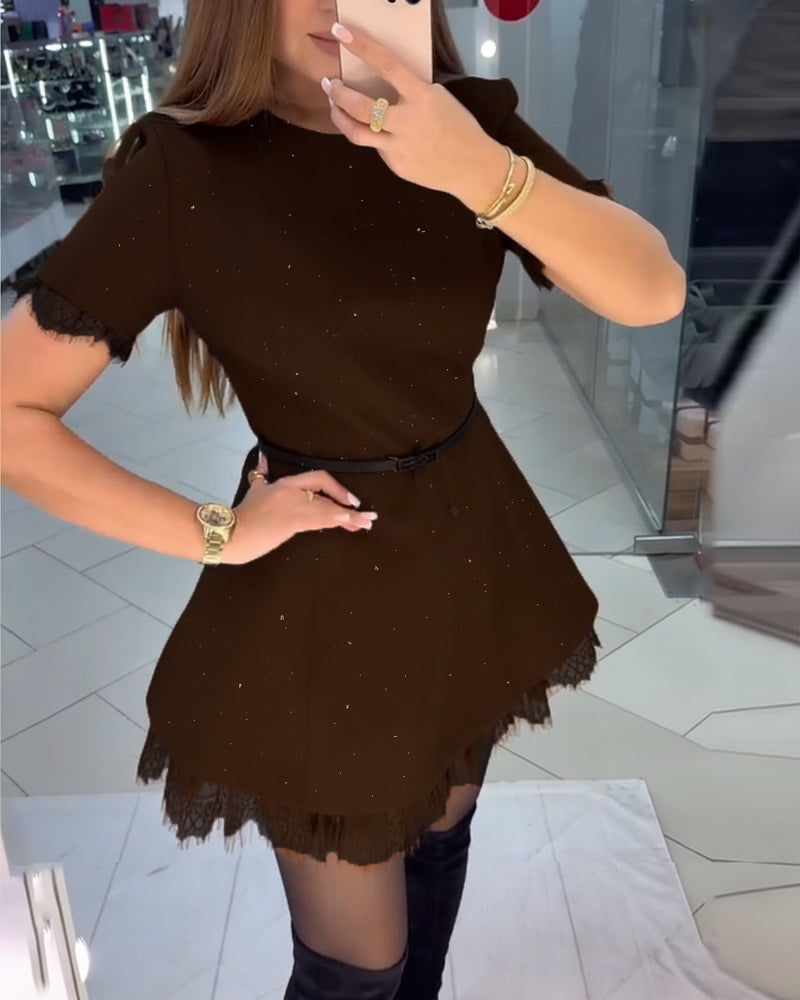Funkelndes Spitzenkleid mit kurzen Ärmeln und A-Linie