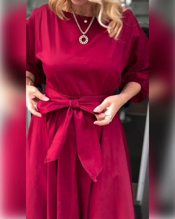 Lockeres und modernes Kleid mit langen Ärmeln