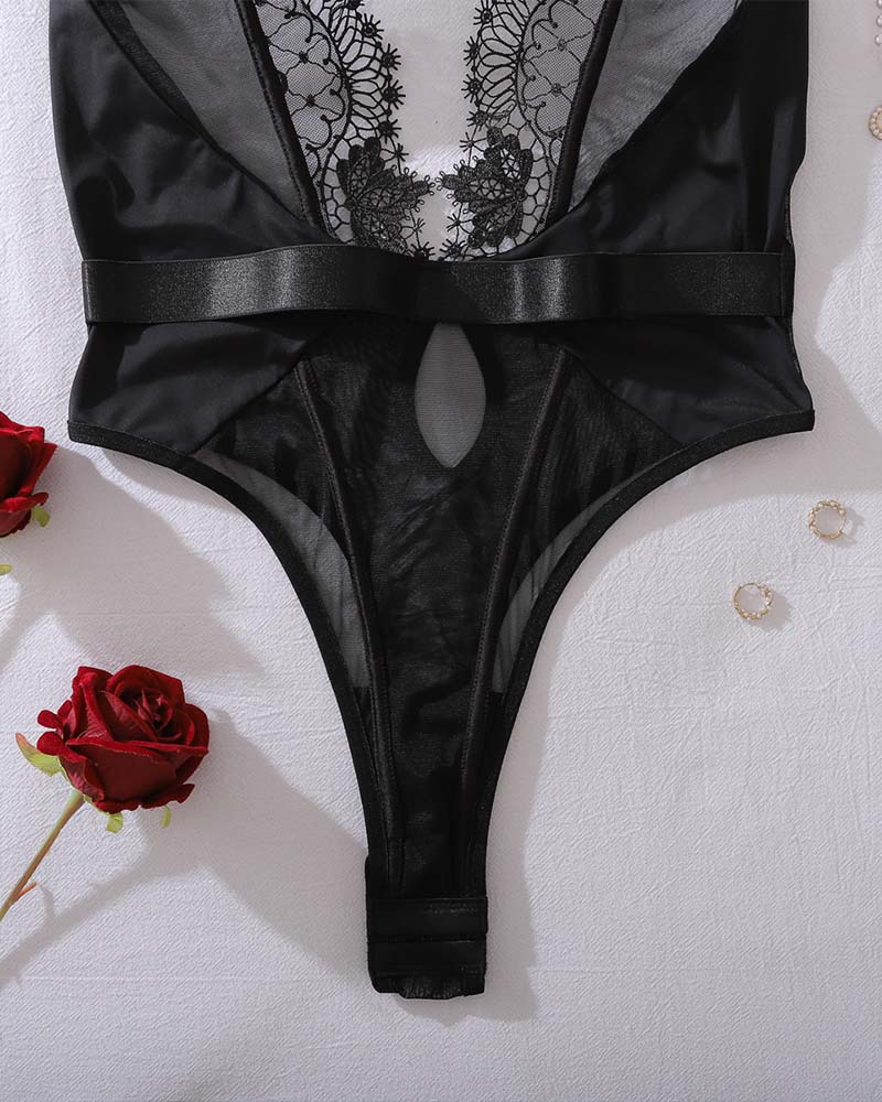 Durchsichtige rückenfreie One-Piece-Unterwäsche mit Ausschnitten