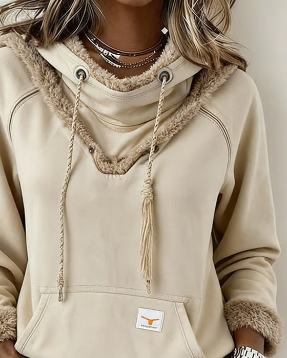 Langärmliges Sweatshirt mit Patchwork-Details und Tasche