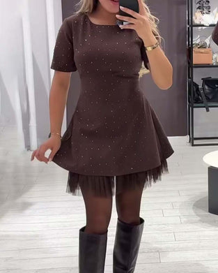 Elegantes Kleid aus schimmerndem Netz-Patchwork