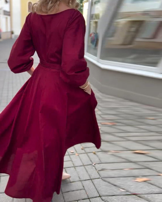 Lockeres und modernes Kleid mit langen Ärmeln
