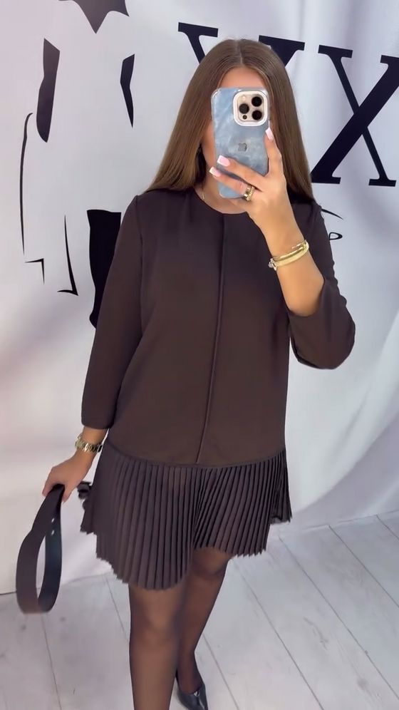 Kleid mit Dreiviertelärmeln und Akkordeonfalten