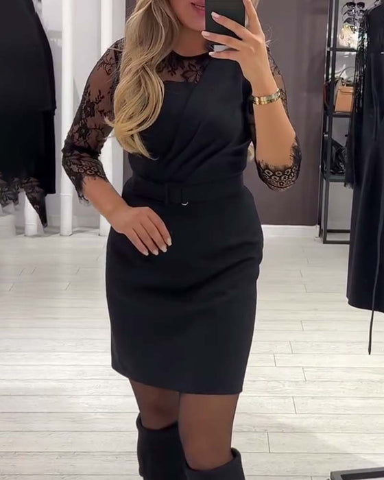 Kleid mit taillierender Passform und Patchwork-Details