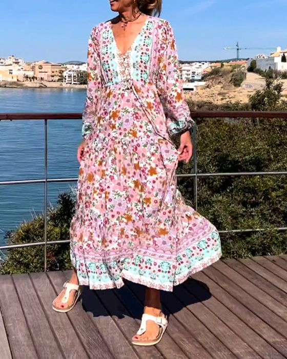 Kleid mit Blumendruck und V-Ausschnitt