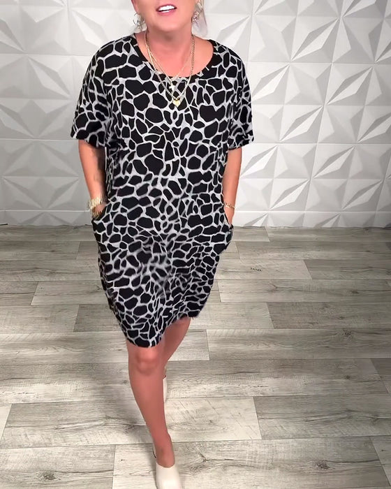 Lässiges Kleid mit Rundhalsausschnitt und Print