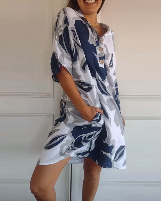 Robe fleurie avec détails de col et de poches
