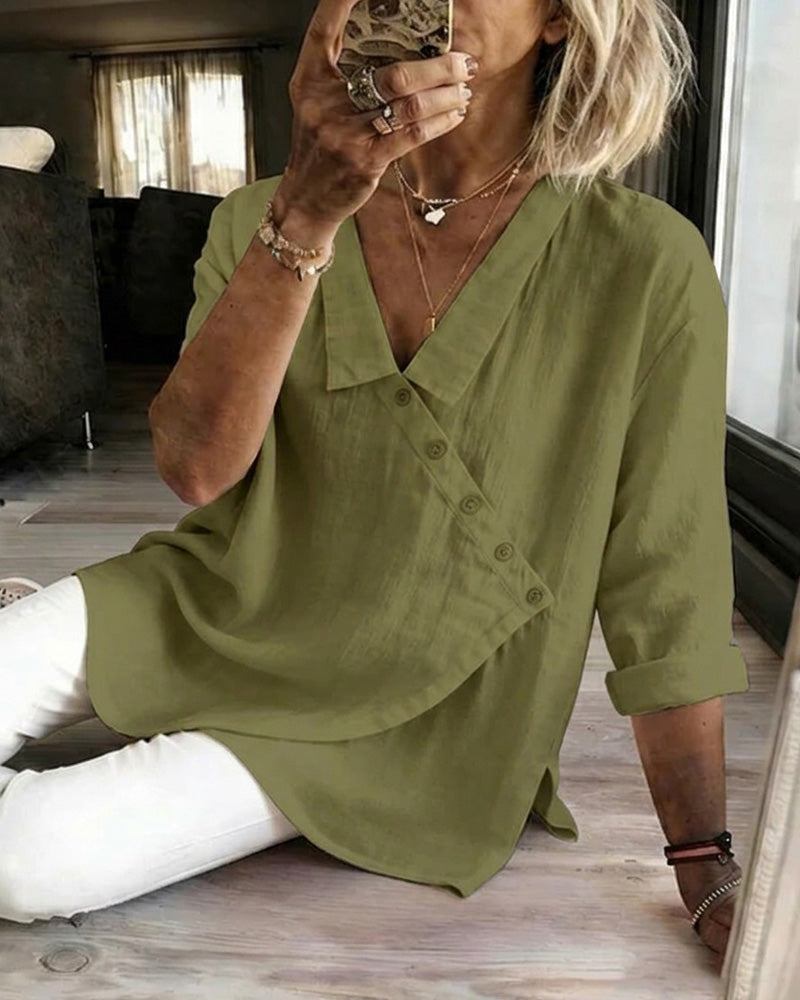 Bluse mit asymmetrischer diagonaler Knopfleiste und Kragen