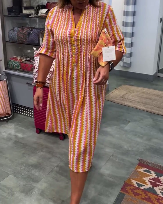 Kleid mit Wellenmuster