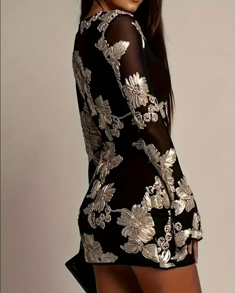 Modisches gehäkeltes gerades Kleid