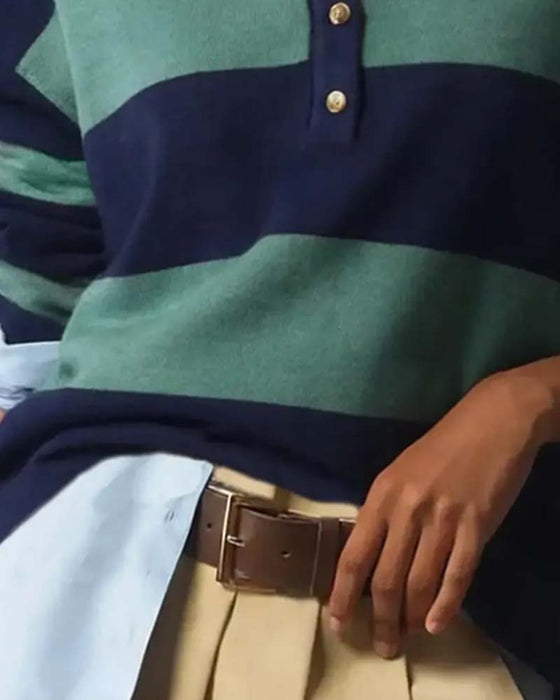 Pullover Mit Breitem Gestreiftem Geknöpftem Revers
