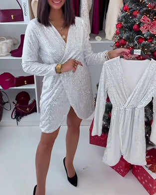 Elegantes Kleid mit tiefem V-Ausschnitt und Schlitz